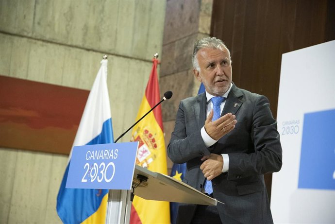 Archivo - El presidente de Canarias, Ángel Víctor Torres, interviene en una rueda posterior a una reunión con el ministro de Exteriores, en la sede de Presidencia del Gobierno, a 25 de mayo de 2022, en Las Palmas de Gran Canaria, Gran Canaria, Canarias 