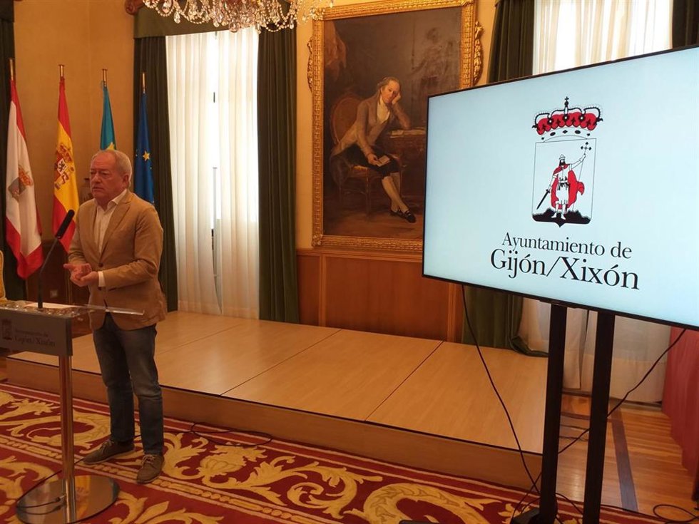 Archivo - Aurelio Martín,concejal de Medio Ambiente y Movilidad en el Ayuntamiento de Gijón