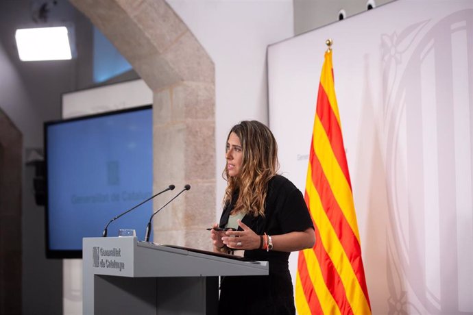 La portavoz del Govern, Patrícia Plaja, en una rueda de prensa posterior al Consell Executiu, a 26 de julio de 2022, en Barcelona, Cataluña (España). Durante la rueda de prensa, Plaja ha anunciado que la consellera de Presidencia, el conseller de Empres