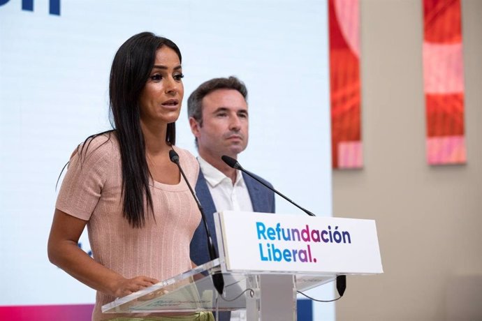 La vicealcaldesa de Madrid y dirigente de Ciudadanos, Begoña Villacís, junto al diputado en el Congreso Guillermo Díaz.