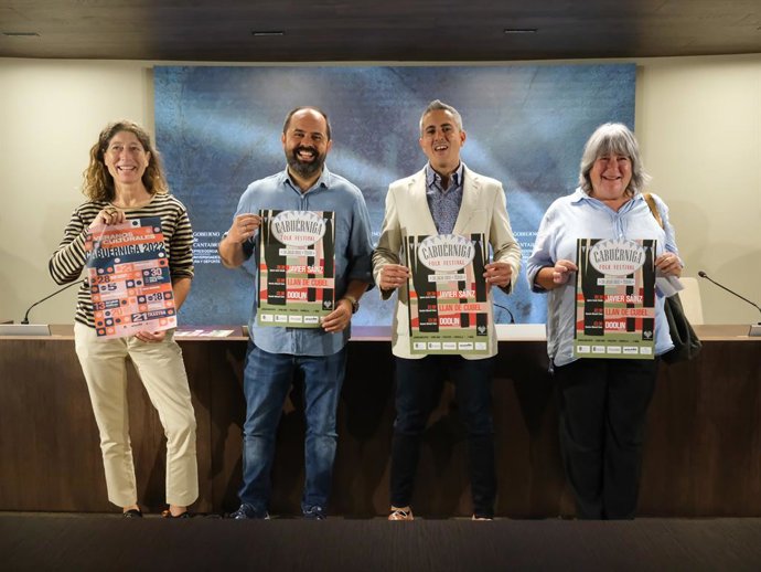 Palacio de festivales. El vicepresidente y consejero de Universidades, Igualdad, Cultura y Deporte, Pablo Zuloaga, presenta el Cabuérniga Folk Festival junto con Nicolás Toral representante de la Asociación Cultural La Castañeda.