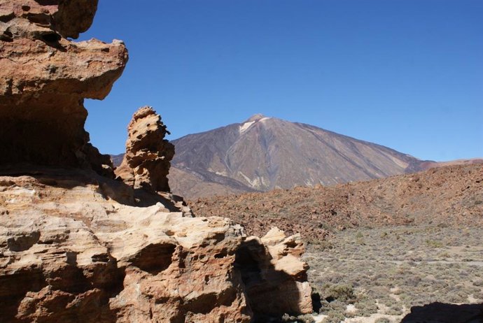 Archivo - La ULL estudiará la presencia de microplásticos en el Parque Nacional del Teide