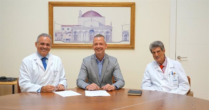 El doctor Manuel Conde, Federico Alaminos y el doctor Roberto Martínez.