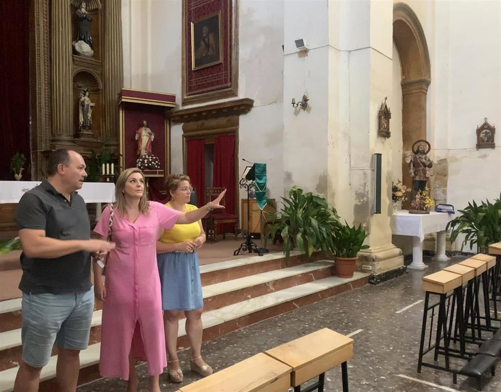 Visita de la alcaldesa al interior de la Iglesia de San Ignacio