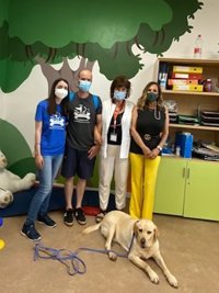 El Hospital Reina Sofía de Córdoba desarrolla 'Terapia asistida con animales' en adolescentes con trastorno alimentario