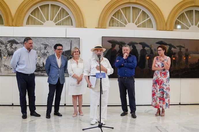 Clemente Gérez en la inauguración de su exposición en la Diputación de Almería
