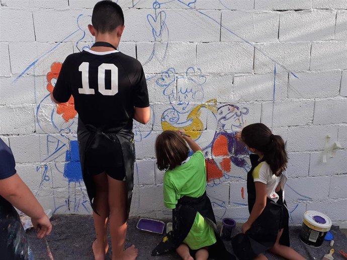 Uno de los talleres de pintura en familia de Diputación de Almeria