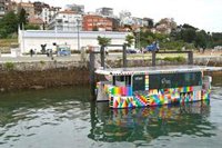 El barco de energía solar decorado por 'Okuda' realiza ya rutas turísticas por la bahía de Santander