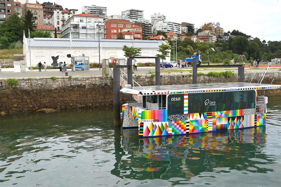 Catamarán 'Bahía Zero' en el dique de Gamazo