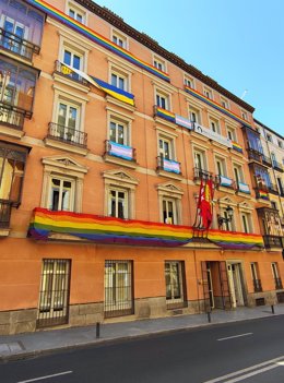 Banderas LGTBI en el Edificio de Grupos Municipales