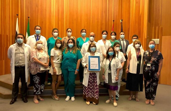 Acto de entrega del distintivo de calidad en el Hospital Juan Ramón Jiménez.