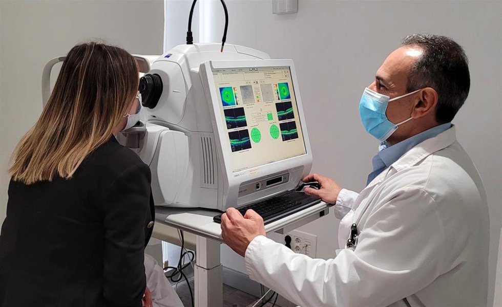 Archivo - El doctor Nabil Ragaei, Jefe del Servicio Integral de Oftalmología de Quirónsalud Campo de Gibraltar y Marbella.