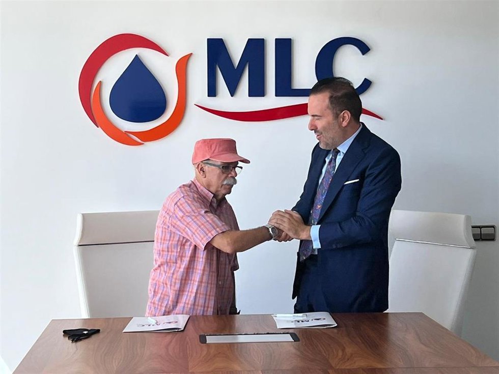 Imagen tras la firma del convenio