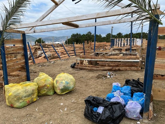 Limpieza en las campas de Aixerrota tras el Concurso de Paellas.