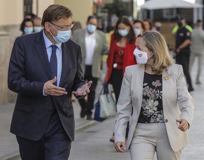 Archivo - El presidente de la Generalitat, Ximo Puig y la vicepresidenta primera del Gobierno y ministra de Asuntos Económicos y Transformación Digital, Nadia Calviño, en una imagen de archivo 