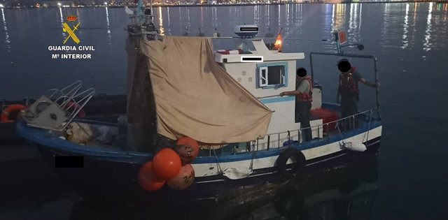 Dos detenidos en Melilla por "tráfico de personas" tras arrojar desde su barco a seis migrantes en el puerto