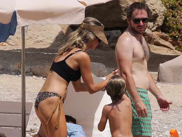 Manuel Martos y Amelia Bono están disfrutando de sus vacaciones más especiales en Ibiza tras su reconciliación