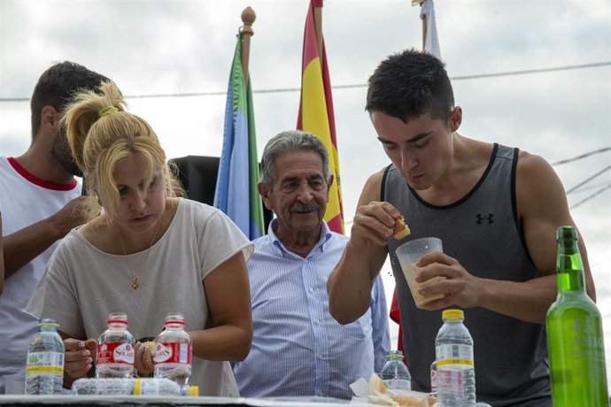 El madrileño Anier Gozálvez gana el I Campeonato Mundial de Comedores de Sobaos