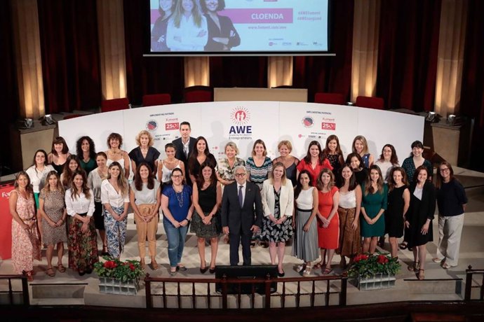 Representantes de Foment del Treball y el Consulado General de los Estados Unidos en Barcelona, junto a las participantes del programa.