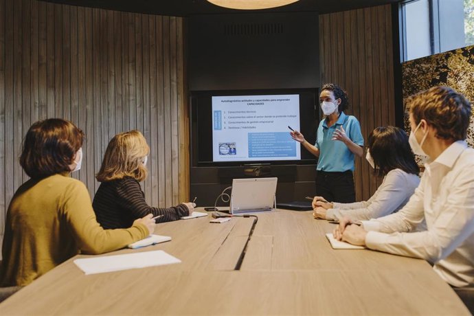 Voluntarios de CaixaBank en Castilla y León ayudan a trece emprendedores a "consolidar" sus pequeños negocios