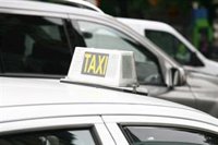Taxistas andaluces protestan en cuatro capitales contra la "agresiva" expansión de Uber