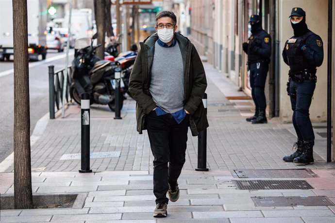 Archivo - El diputado del PSOE, Patxi López, a su llegada a una reunión de la Ejecutiva Federal del PSOE, en la sede socialista de la calle Ferraz, a 17 de enero de 2022, en Madrid, (España).