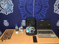 Detenido por colocar una cámara en una botella de agua en unos baños y grabar al menos a 38 mujeres