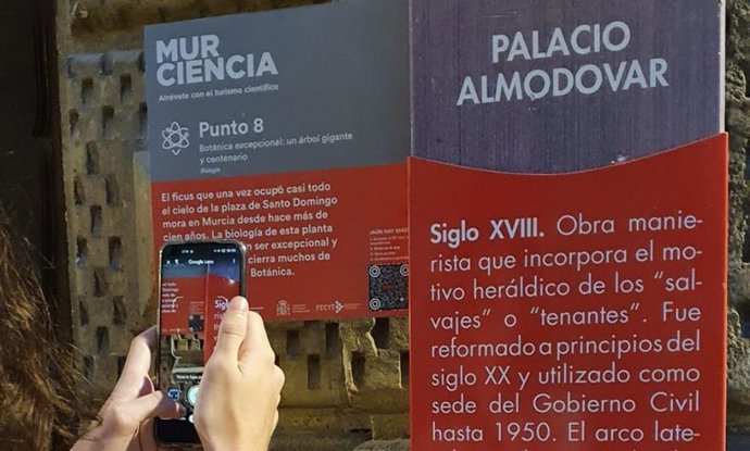 Imagen de uno de los itinerarios de MurCiencia de la UMU