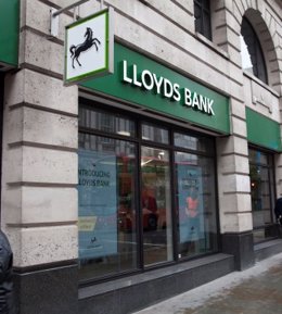 Archivo - Oficina de Lloyds Bank