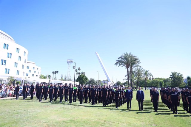 Acto de clausura y entrega de diplomas a 349 agentes de la XLVIII promoción del curso de ingreso en los Cuerpos de la Policía Local.