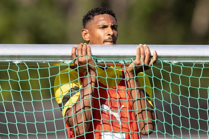 FILED - 15 July 2022, Switzerland, Bad Ragaz: Borussia Dortmund's Sebastien Haller takes part in a training session. Photo: Marco Steinbrenner/dpa
