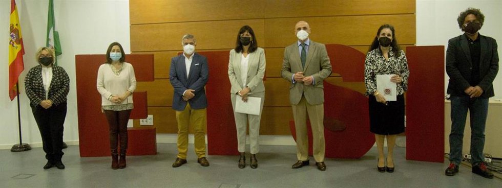 Archivo - Imagen de archivo de la renovación de acuerdo de colaboración entre la UHU y la Fundación Cepsa.