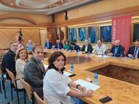 Mallada y Paniceres coinciden en la necesidad de hacer frente al problema de la excesiva burocracia en Asturias