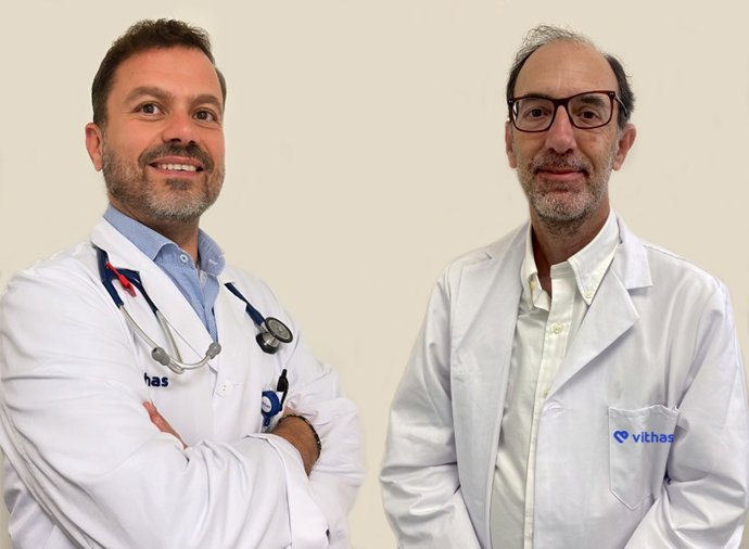 Los doctores Pablo de Rojas y Pedro Serrano de Vithas Málaga