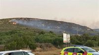 El fuego en el paraje Sierra Arca en San Roque (Cádiz) se da por estabilizado y pueden volver los desalojados