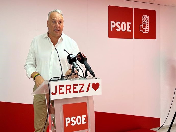 Ruiz Boix en rueda de prensa en Jerez.