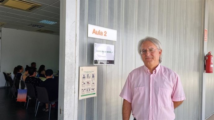 El escritor e historiador Andrés Nadal.