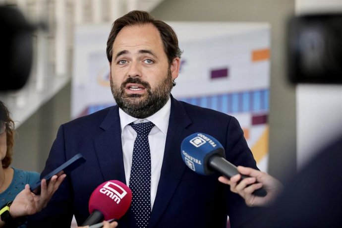 Pp Clm (Cortes De Voz Y Fotografías) Declaraciones Del Presidente Paco Núñez En La Roda (Albacete)