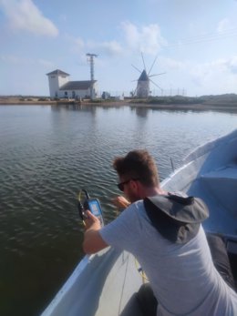 Imagen de la tarea de recogida de muestras