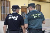 Detenido un menor de edad y un hombre por asaltar una casa en Paiporta
