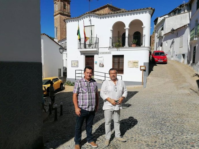El delegado de Administración Local en funciones de la Junta en Huelva, Alfredo Martín, en su visita a Valdelarco.