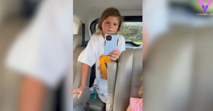 La emotiva reacción de esta niña al conocer que había entrado en el equipo de softball