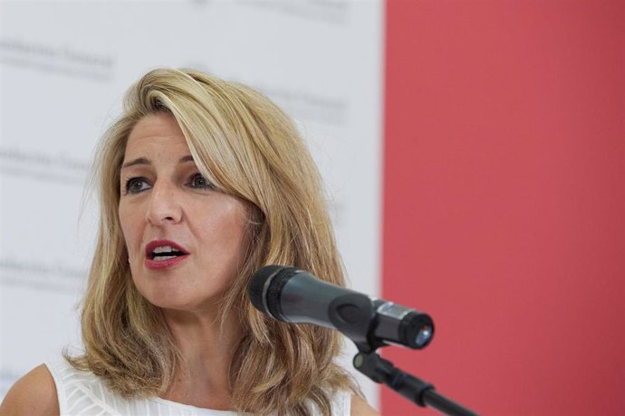 La vicepresidenta segunda, Yolanda Díaz, en los Cursos de Verano Complutense (UCM) en el Real Centro Universitario Escorial-María Cristina de San Lorenzo de El Escorial, a 18 de julio de 2022, en San Lorenzo de El Escorial, Madrid (España). 