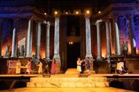 Assumpta Serna y Scott Cleverdon presentan el libro de 'Minerva' tras el estreno de la obra en el Festival de Mérida