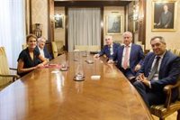 María Chivite traslada a una representación del Banco Sabadell que la economía navarra presenta indicadores solventes