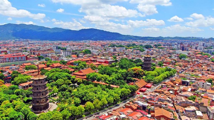 Aerial photo shows the Kaiyuan Temple in Quanzhou, east China's Fujian Province. (Photo by Chen Xiaoyang)