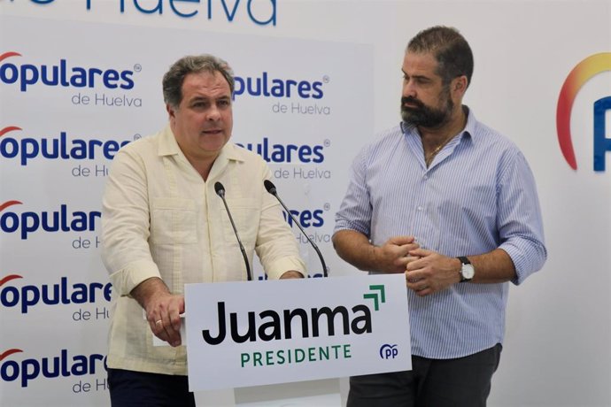 El portavoz del Grupo popular en la Diputación de Huelva, Juan Carlos Duarte, en rueda de prensa.