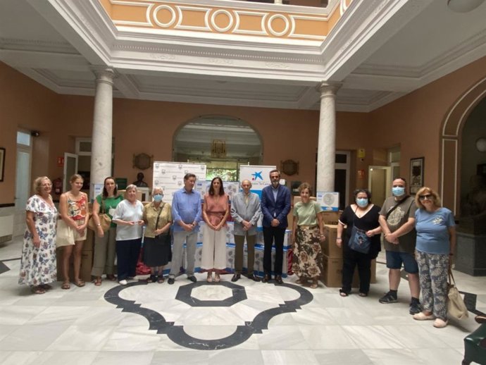 El Ateneo hace entrega de 150 ventiladores a personas desfavorecidas