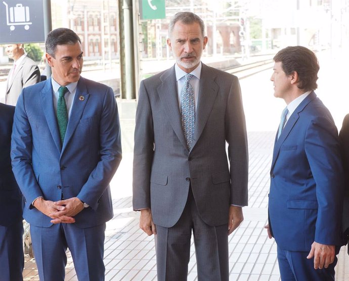 El presidente del Gobierno Pedro Sánchez y el Rey Felipe VI.