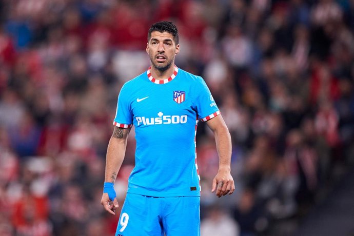 Archivo - Luis Suarez of Atletico de Madrid looks on during the Spanish league match of La Liga between, Athletic Club and Atletico de Madrid at San Mames on April 30, 2022, in Bilbao, Spain.